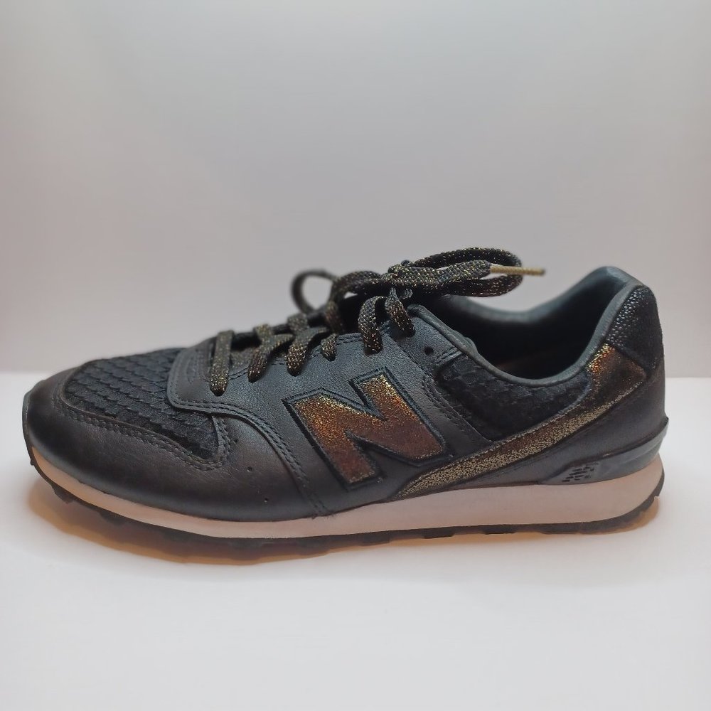 New Balance Shoes 696 Womens 9.5B Embossed Leather Sneakers